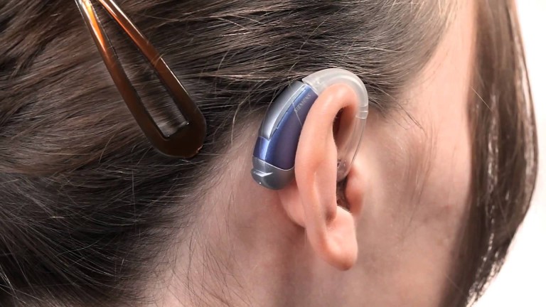 Porque aparelhos auditivos são tão caros?
